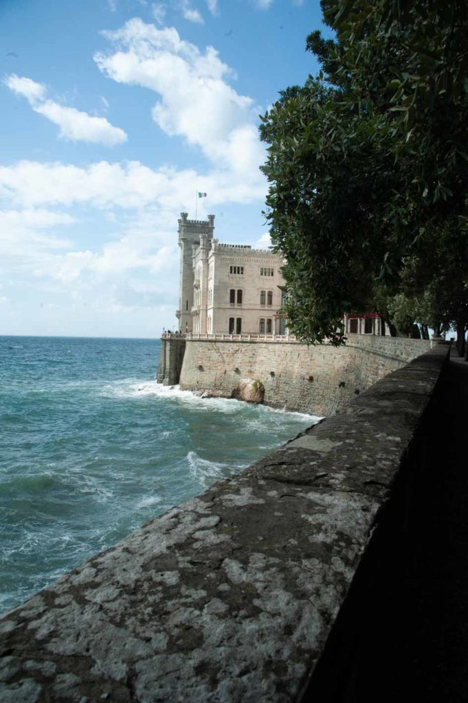 La torretta del Castello di Miramare e il suo orologio restaurati grazie alla Fondazione CRTrieste