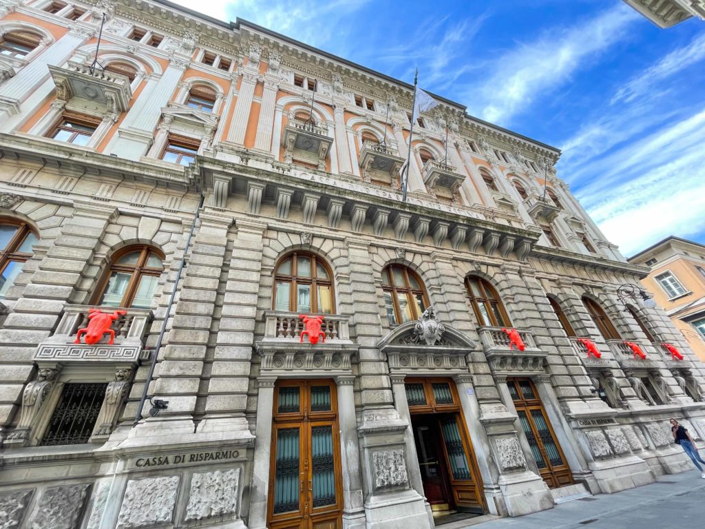 Anche il Palazzo della Cassa di Risparmio partecipa alla mostra diffusa Cracking Art